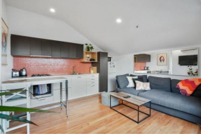 Green getaway 1 Bedder Loft@ St kilda with parking